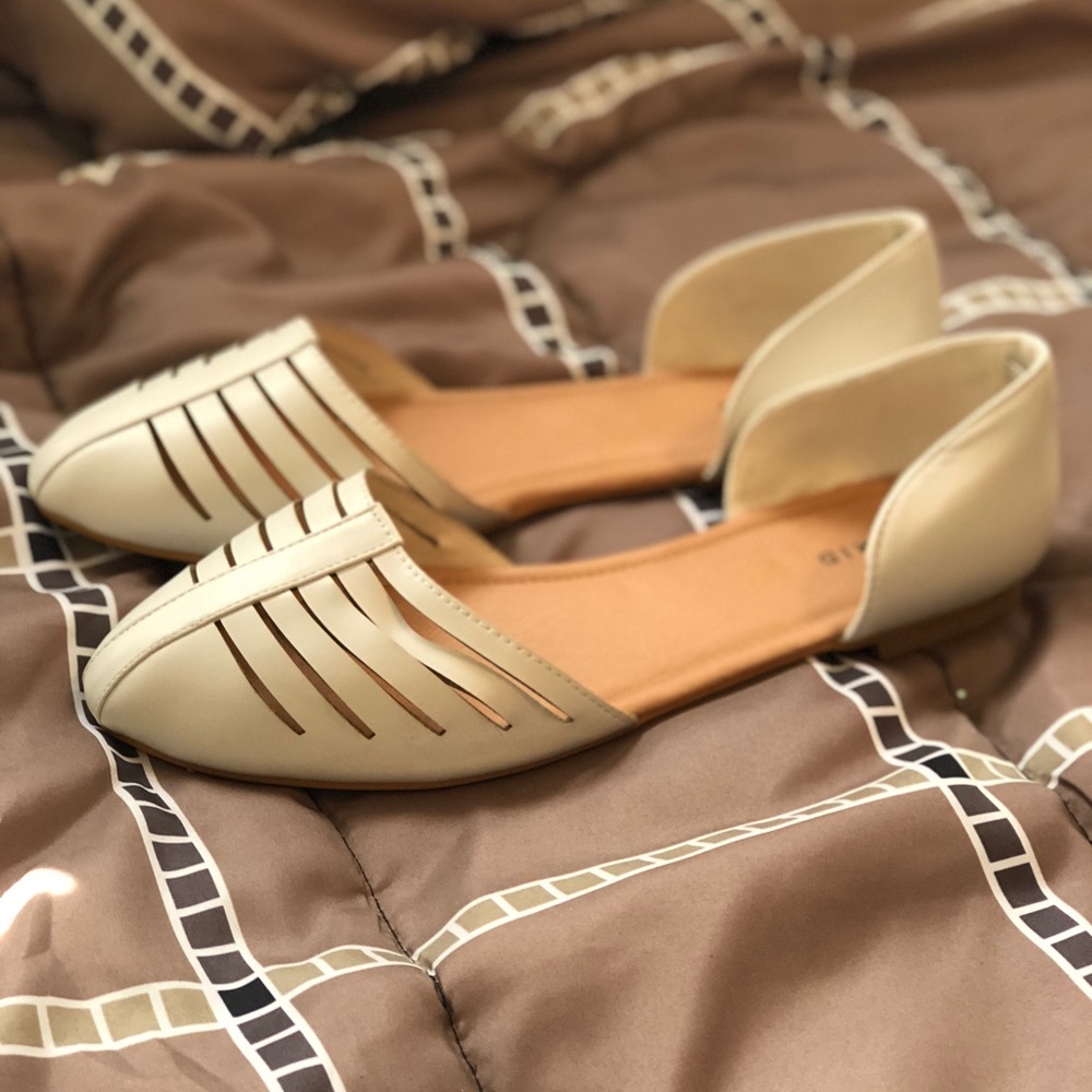 Torrid white flats NEVER WORN!